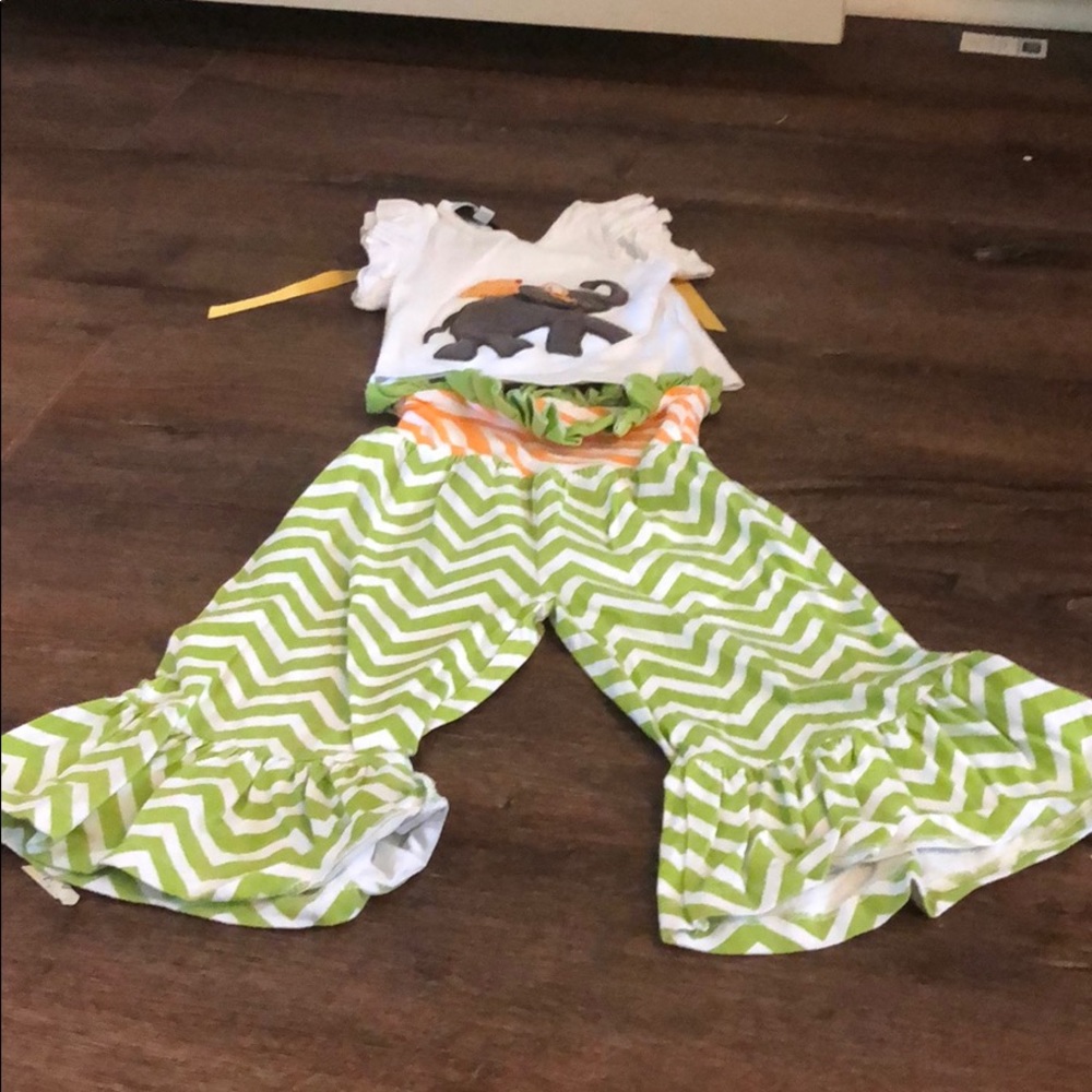 2-piece Girls Mud Pie outfit